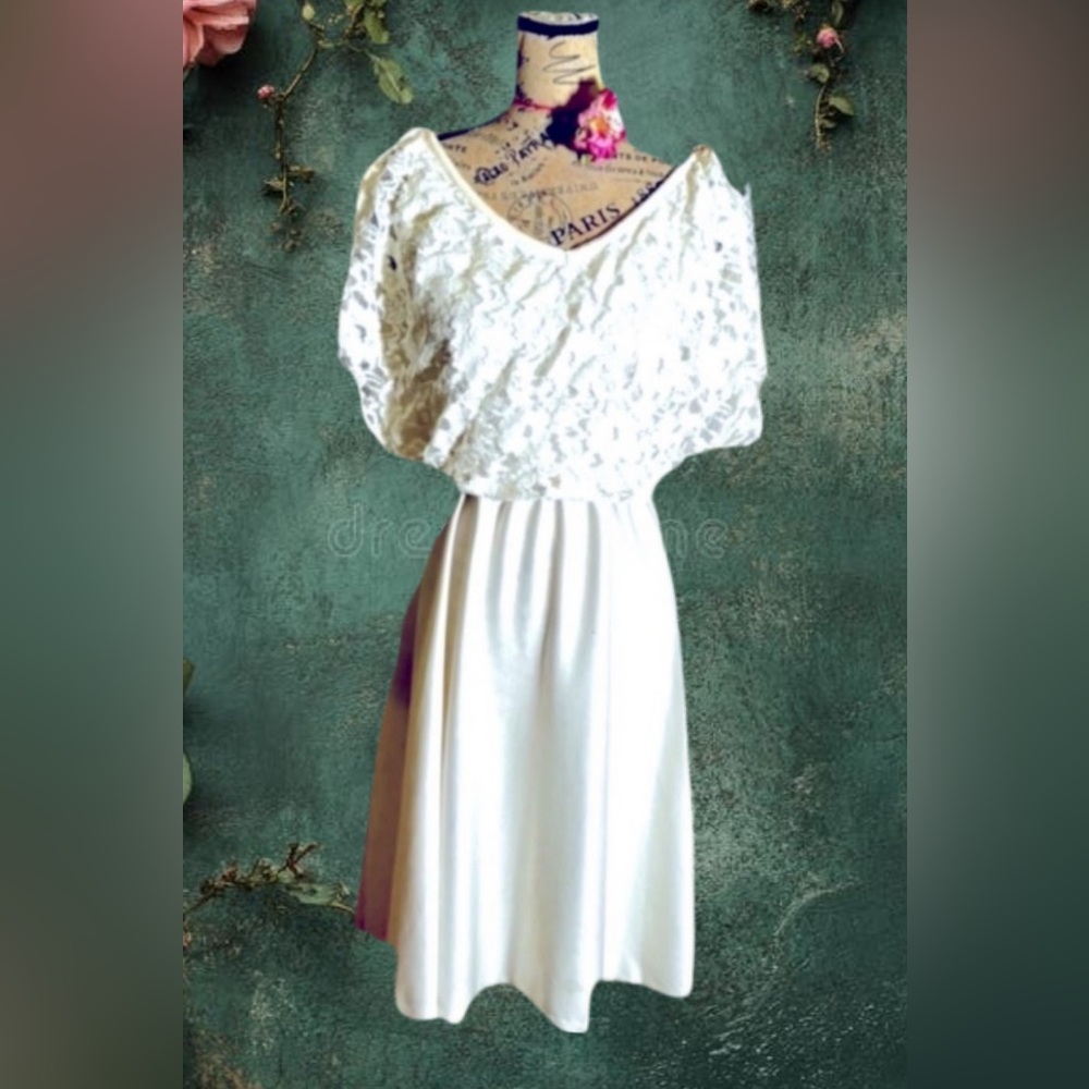 Vintage Cream Lace V-Neck Chemise